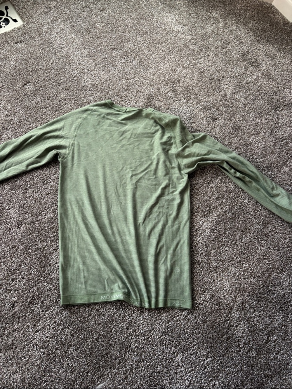lululemon athletica men’s XS Long-Sleeve Active Tee